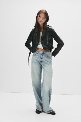 C.pullandbear.net/assets/public/34b2/c8a7/c7fd493e8653/12b06e699c9e/03716323800-A3M/03716323800-A3M.jpg?ts=1754313150714" - Apparel & Accessories > Clothing > Outerwear > Coats & Jackets - Modalova