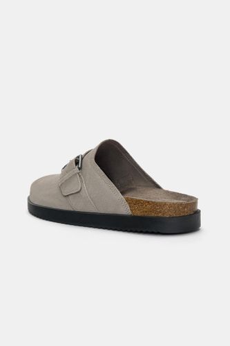 Atic.pullandbear.net/assets/public/f0df/4a94/9de84ac8a2e8/2f1e71569cd9/12404540004-A2M/12404540004-A2M.jpg?ts=1752750800695" - Apparel & Accessories > Shoes - Modalova