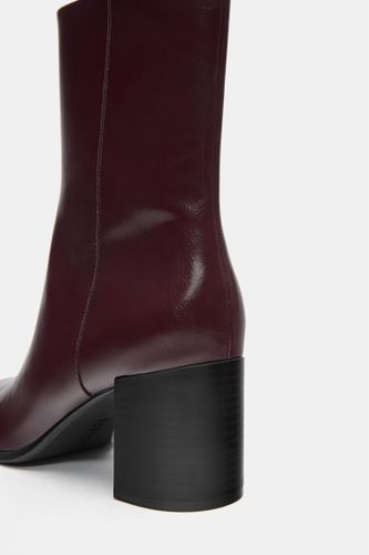 A2M.jpg?ts=1761120302062" - Apparel & Accessories > Shoes - Modalova