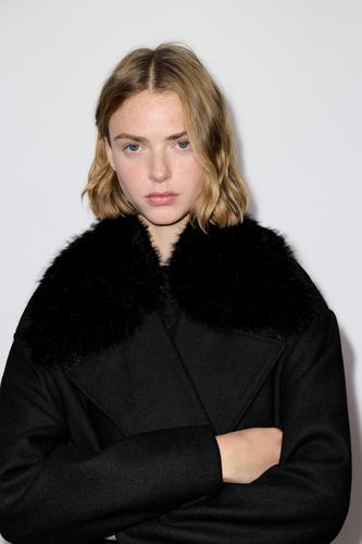 M.jpg?ts=1764071602874" - Apparel & Accessories > Clothing > Outerwear > Coats & Jackets - Modalova