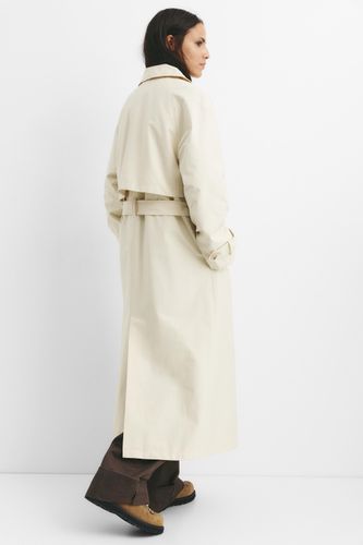 F1778f8731b1/07800326727-A3M/07800326727-A3M.jpg?ts=1758030604857" - model,Coat,Person,unrecognizable_product,Footwear,Front face,Front or side facing,Human face,Clothing,Dress,white_background - Modalova