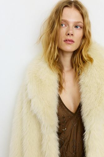 A2M.jpg?ts=1762276306140" - Apparel & Accessories > Clothing > Outerwear > Coats & Jackets - Modalova