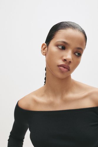 T/assets/public/746c/030b/11a142698a57/b7a05fe6f20b/07152309800-A2M/07152309800-A2M.jpg?ts=1758788701814" - Apparel & Accessories > Clothing - Modalova