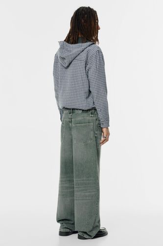 Pullandbear.net/assets/public/c539/3b55/e95c4c00a396/d3ce88cfd676/07687524433-M/07687524433-M.jpg?ts=1762178354685" - Software > Digital Goods & Currency > Stock Photographs & Video Footage - Modalova