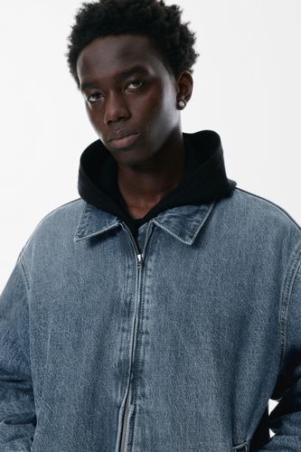 C.pullandbear.net/assets/public/41b8/56a8/1e3b41c6b482/79f7f0d0c8b2/07700542427-A2M/07700542427-A2M.jpg?ts=1759412604266" - Apparel & Accessories > Clothing > Outerwear > Coats & Jackets - Modalova