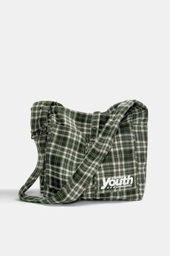 S://static.pullandbear.net/assets/public/d488/5d27/e75f4072baef/8efabf841e09/15048540030-a2m/15048540030-a2m.jpg?ts=1744800152918" - Apparel & Accessories > Handbags, Wallets & Cases > Handbags - Modalova