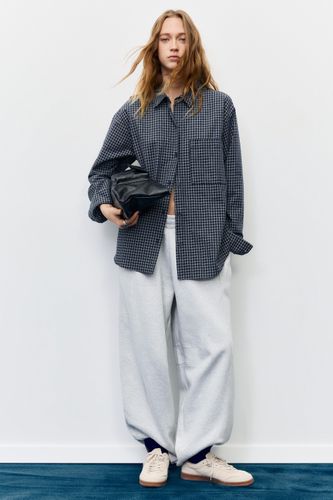 Tatic.pullandbear.net/assets/public/fb94/614d/72b2486788e7/ad556602b15a/07474337401-A3M/07474337401-A3M.jpg?ts=1763630608521" - Apparel & Accessories > Clothing > Shirts & Tops - Modalova