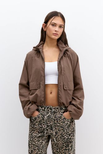 Veste Légère Courte À Capuche - Pull&Bear - Modalova