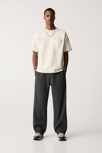 Pantalon Jogging En Tissu Plissé - Pull&Bear - Modalova