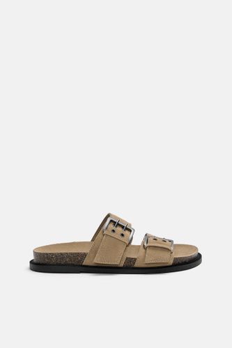 Sandales Plates Avec Boucles En Cuir - Pull&Bear - Modalova