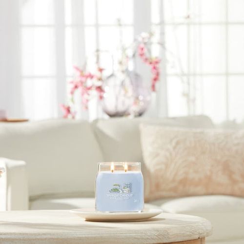 Signature Medium Jar 2 Wicks - A Calm & Quiet Place Universal - Yankee Candle - Modalova
