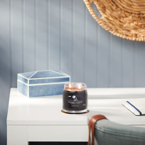 Signature Medium Jar 2 Wicks - Midsummers Night Universal - Yankee Candle - Modalova