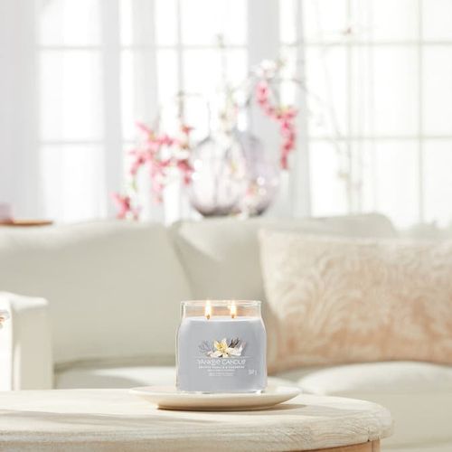 Signature Medium Jar 2 Wicks - Smoked Vanilla & Cashmere Universal - Yankee Candle - Modalova