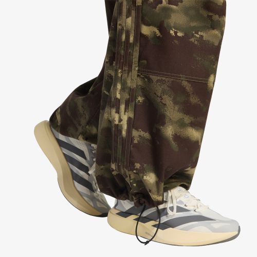 Pantalons adidas Camo Pants XL - adidas Originals - Modalova