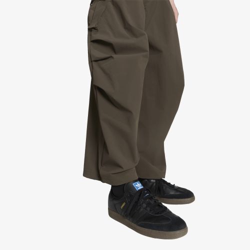 Pantalons adidas Premium Essentials Utility Cargo Pants 35 - adidas Originals - Modalova
